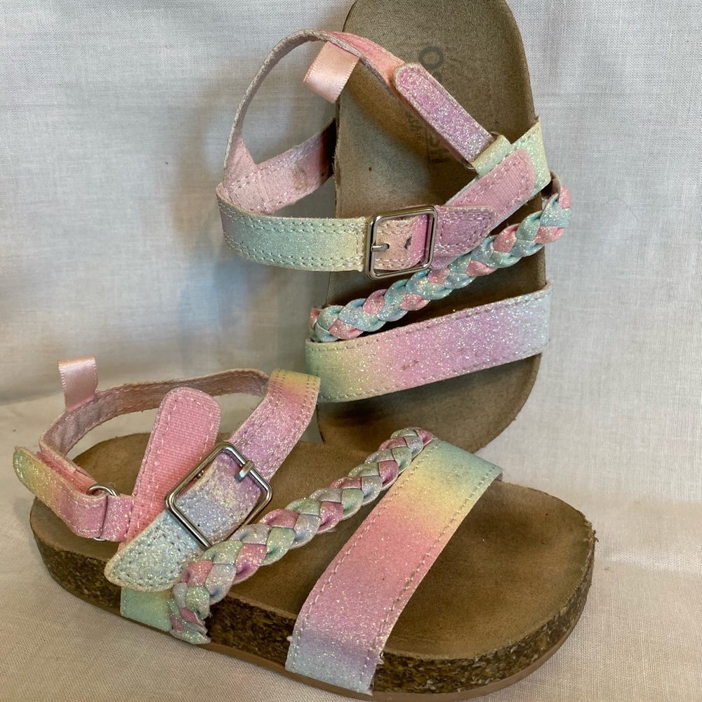 Lets see those little toes , 
ir·i·des·cent color sandals, Toddlers